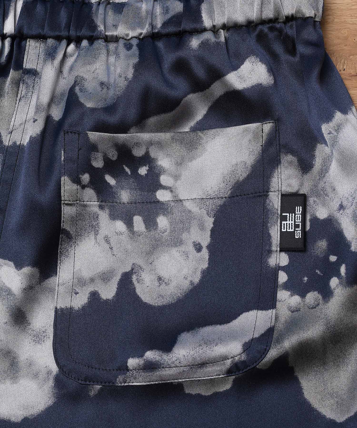 洗濯機で洗えるシルクパジャマ 日本製【レディース 長袖上下セット】サテン/ネイビー×グレーフラワー|SUBE