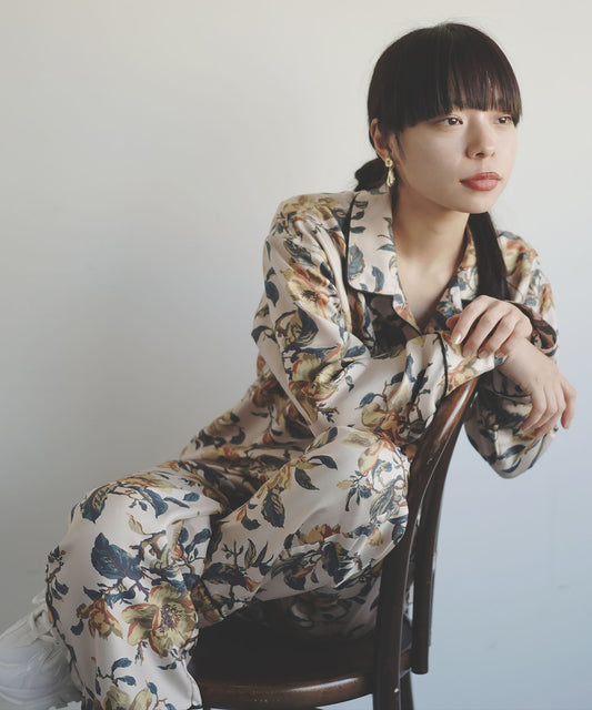 洗濯機で洗えるシルクパジャマ 日本製【レディース 長袖上下セット】ツイル/アイボリー×ビッグフラワー|SUBE