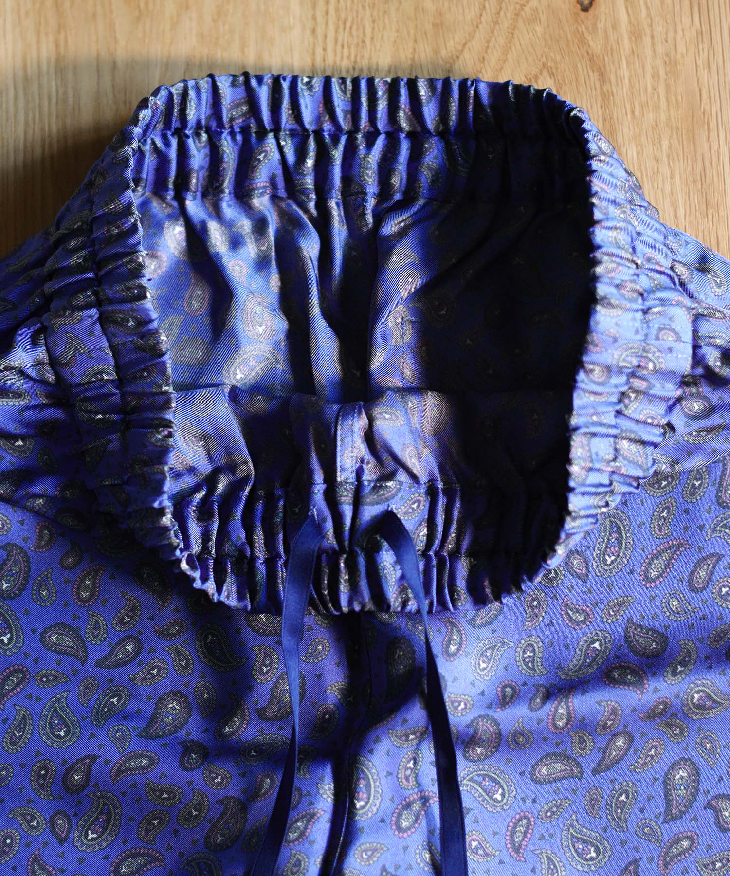 洗濯機で洗えるシルクパジャマ 日本製【レディース 長袖上下セット】ツイル/ブルーペイズリー|SUBE