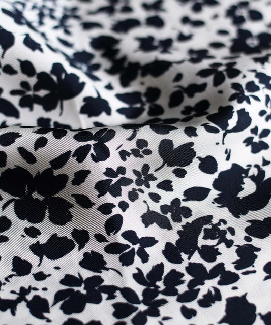 洗濯機で洗えるシルクパジャマ 日本製【レディース 長袖上下セット】ツイル・ホワイト×ブラックフラワー|SUBE